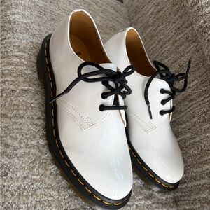 Dr. Martens 26754 White PatentLeatherOxfords womens sz 6. Brand new.Never worn.